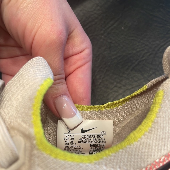 Nike, white pink and gray, worn a lot - Picture 3 of 4